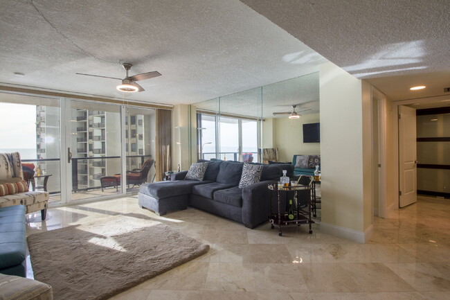 Building Photo - Ocean Front 2/2 at Clearwater Beach!