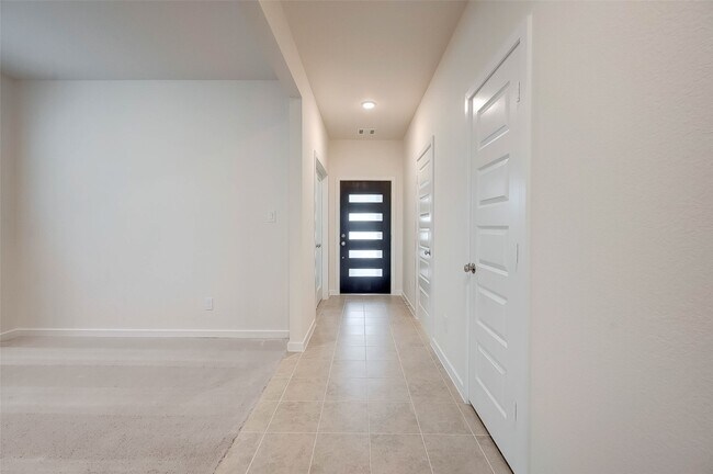 Building Photo - 18822 Fulvetta Haven Way