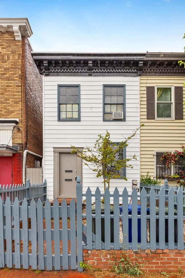 Primary Photo - 1102 K St SE