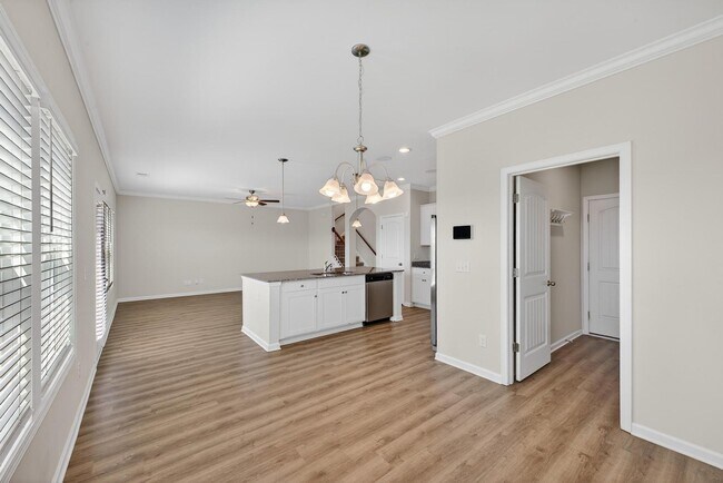 Building Photo - 255 Mansell