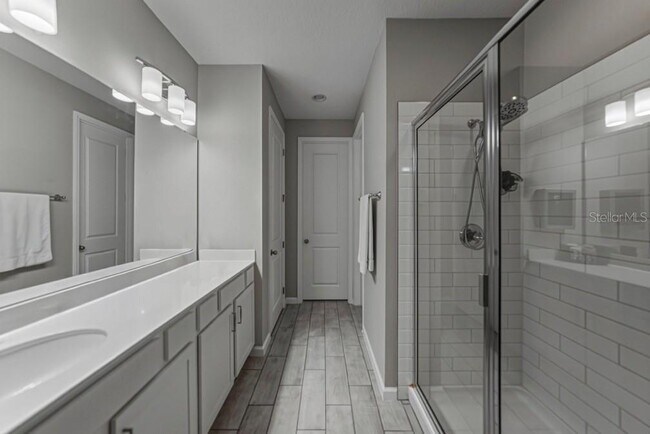Building Photo - 295 Lake Smart Cir