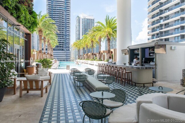 Building Photo - 801 S Miami Ave
