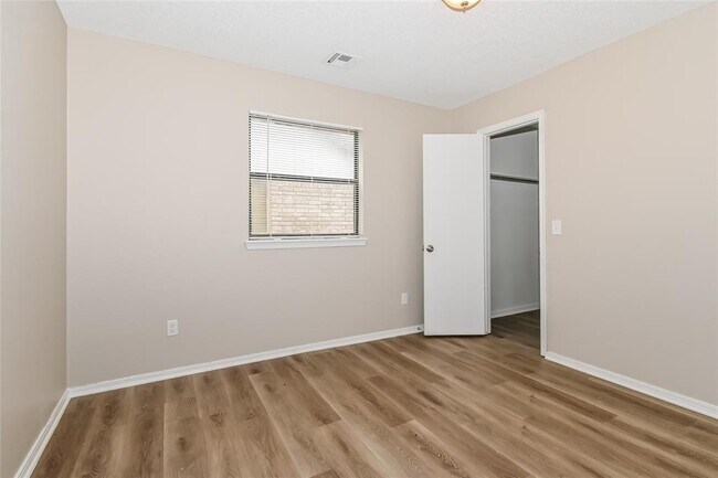 Building Photo - 11916 Silver Sun Dr