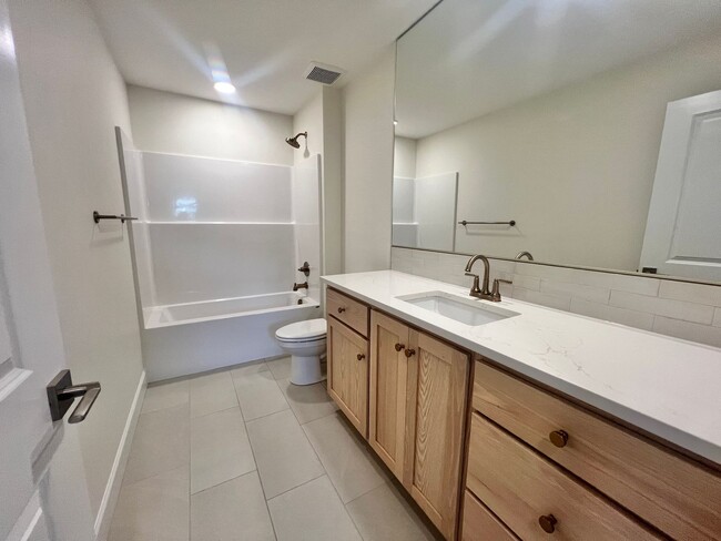 Building Photo - Gorgeous Ridgefield Home