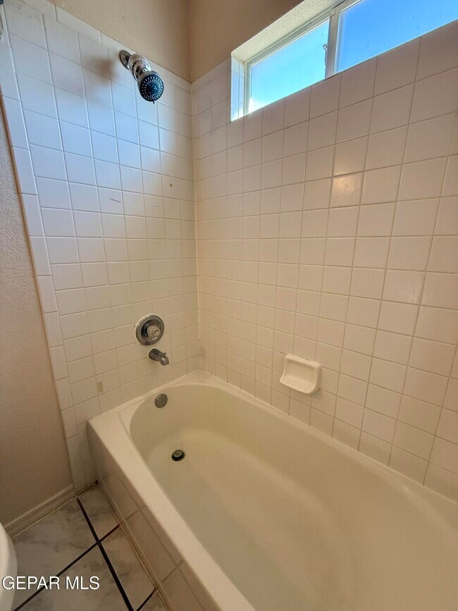 Building Photo - 7404 Luz De Lumbre Ave