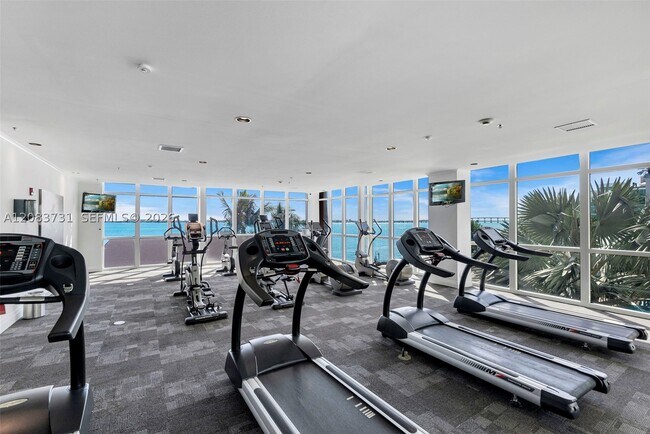 Building Photo - 1155 Brickell Bay Dr