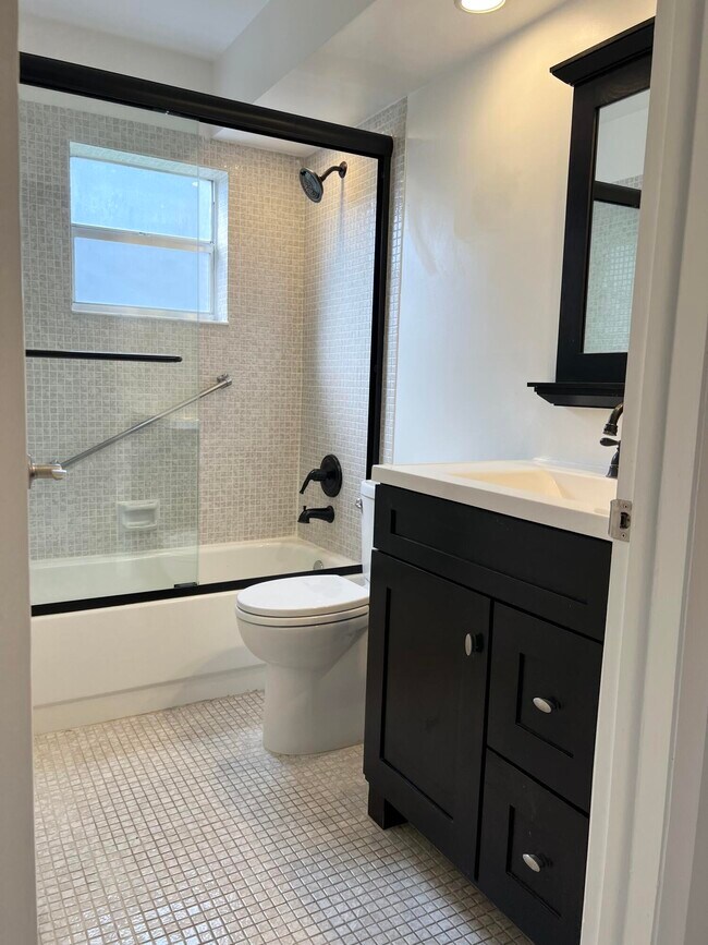 Building Photo - 150 Burgandy Way