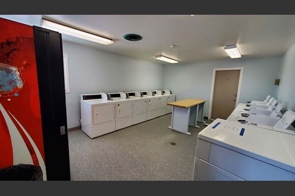 Building Photo - 82 E Hayden Ave