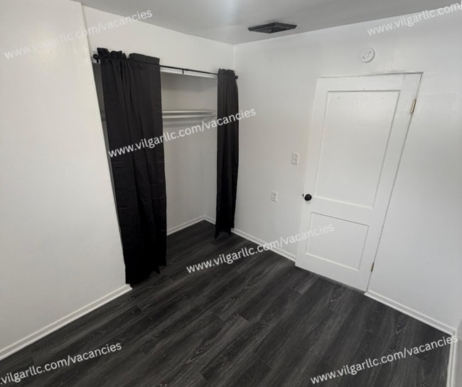 Building Photo - FOR RENT — SPACIOUS 3 BED / 1 BATH HOME