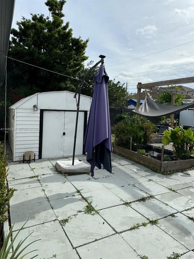 Building Photo - 4820 SW 11th Ct