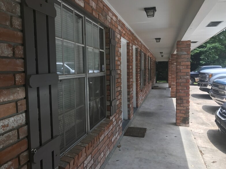 Building Photo - 42185 Deborah Dr