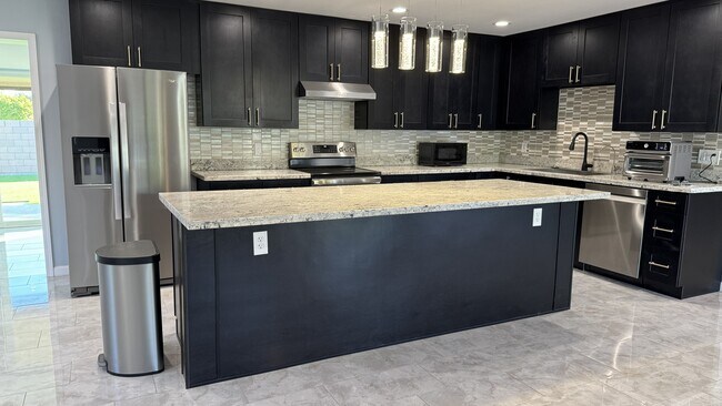 Building Photo - 6843 E Loma Land Dr