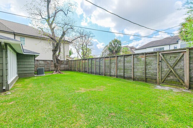 Building Photo - 4613 Braeburn Dr