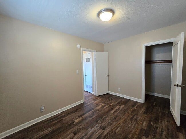 Building Photo - Charming 3 Bedrooms, 2 Full Bathroom Home!...