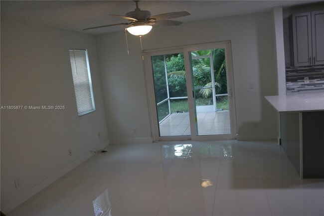 Building Photo - 3067 Lillian Ln