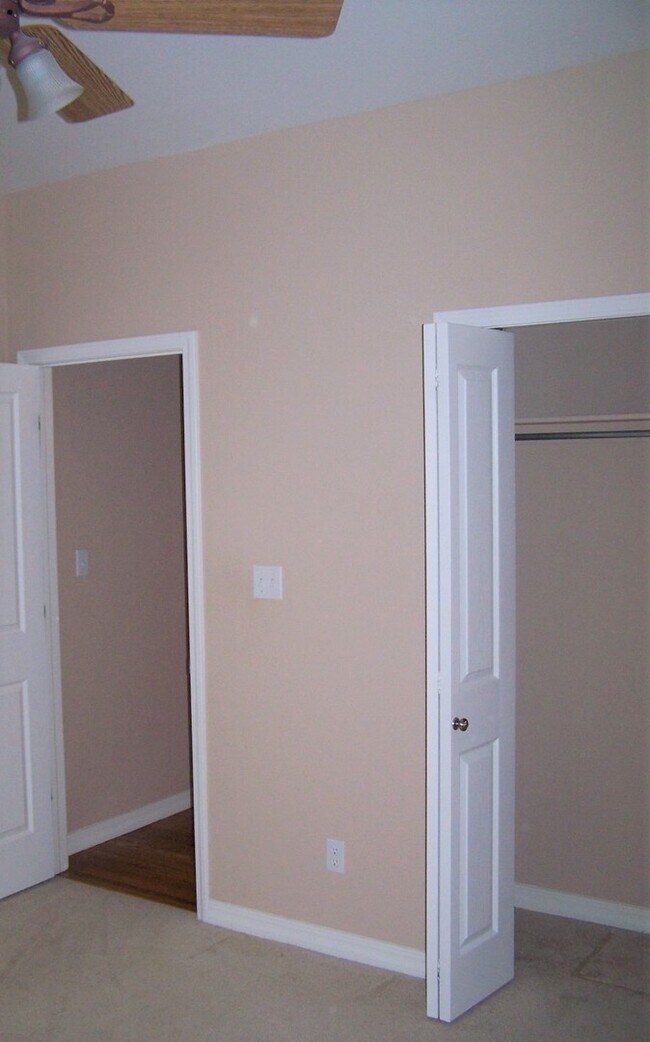 Building Photo - 2361 Craycroft Dr