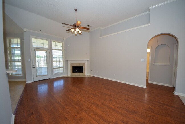 Building Photo - Great 3 bed, 2 bath home in Cordova with wonderful curb appeal.