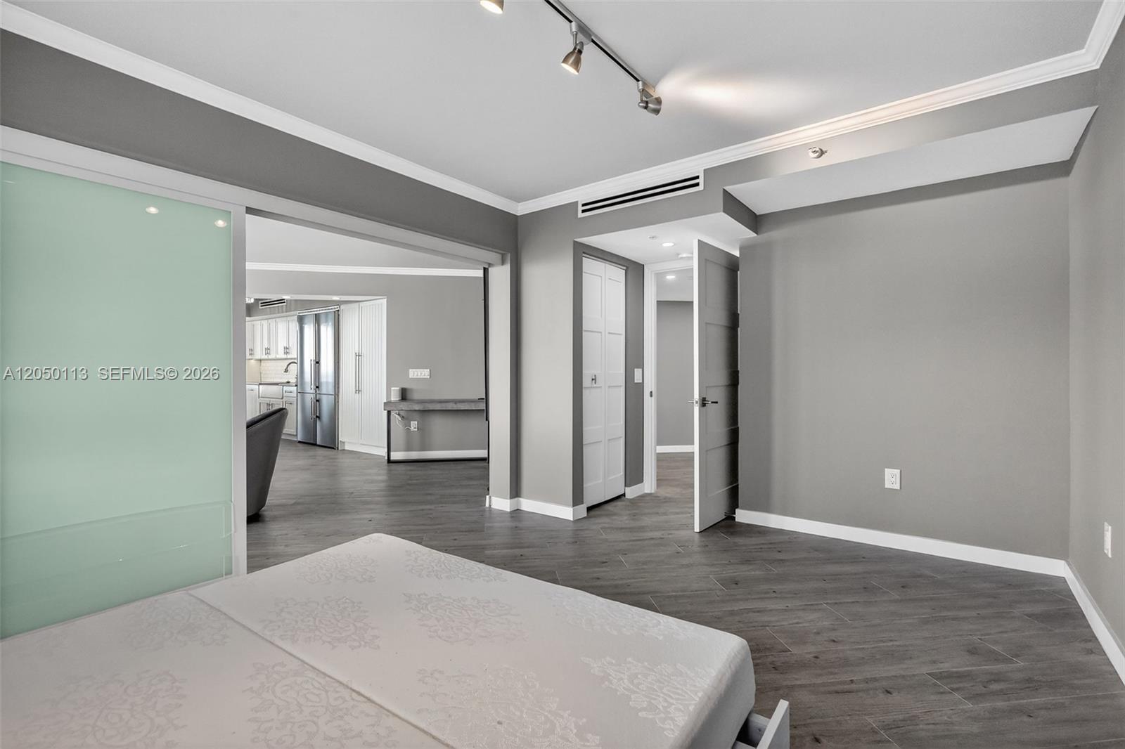 Building Photo - 16711 Collins Ave