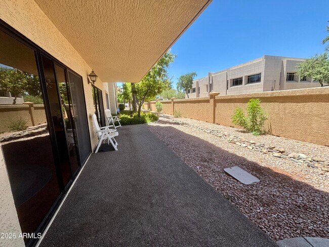 Building Photo - 10330 W Thunderbird Blvd