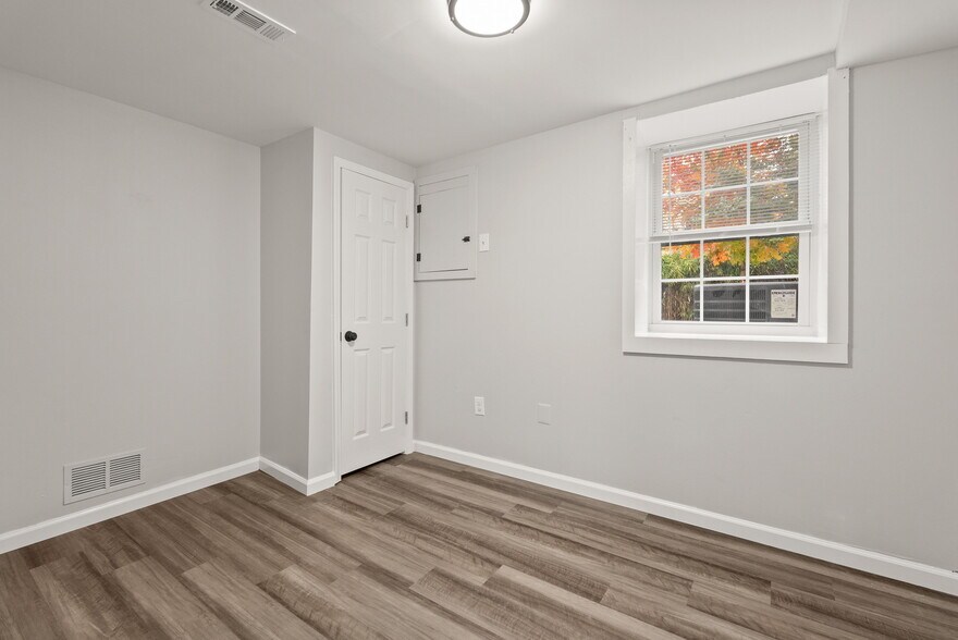 Building Photo - 6578 Edsall Rd