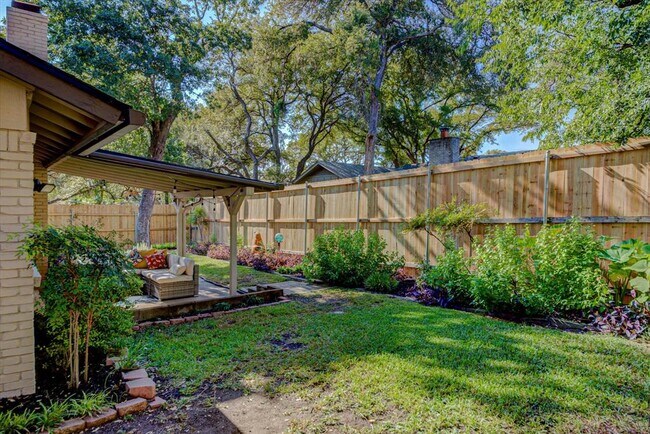 Building Photo - 2713 Bryonhall Dr