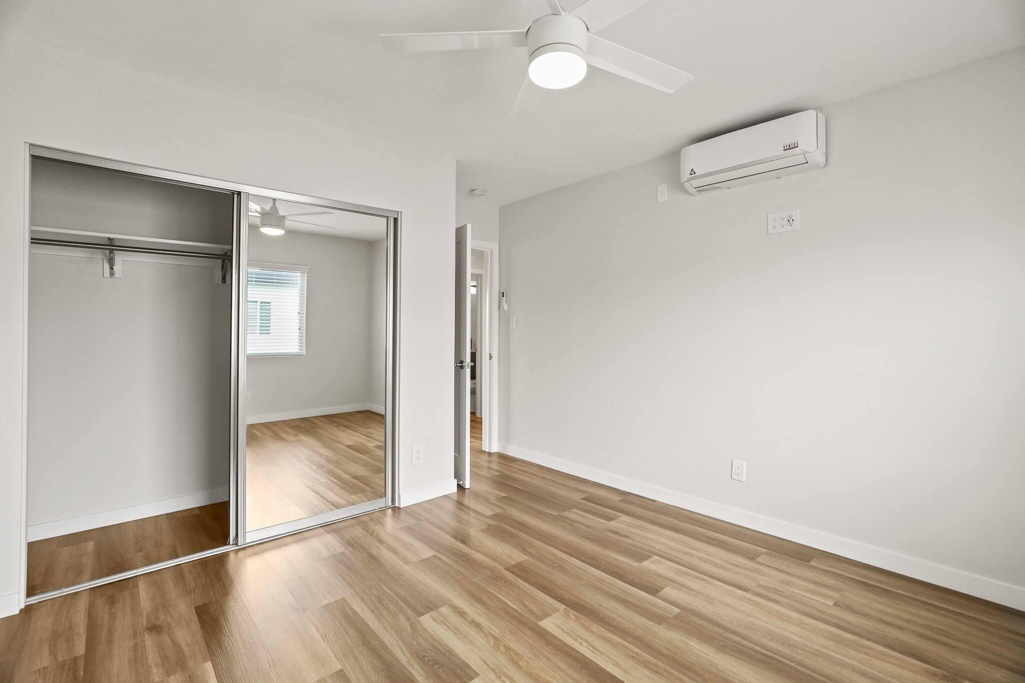 Building Photo - 1358 W 36th St