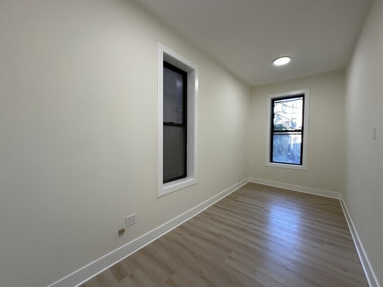 Building Photo - 1322 W Ohio St