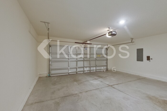 Building Photo - 8696 SW 44th Ct