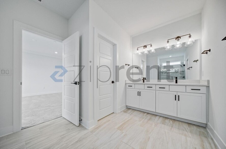Building Photo - Unit
