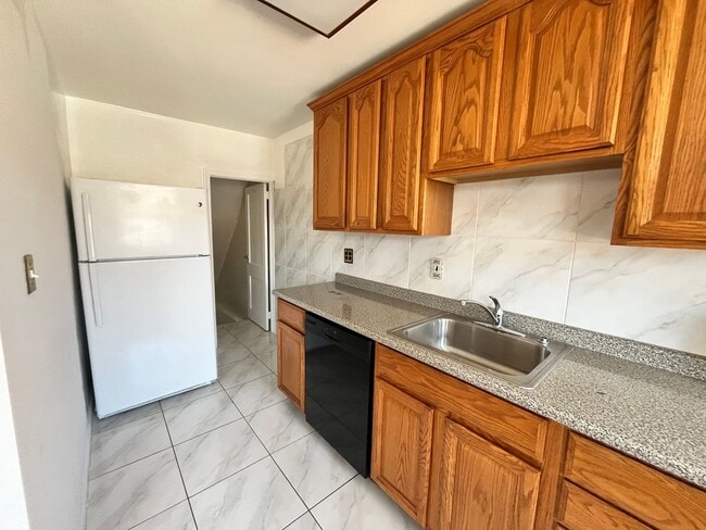 Building Photo - 3 bedroom 1 bath house
