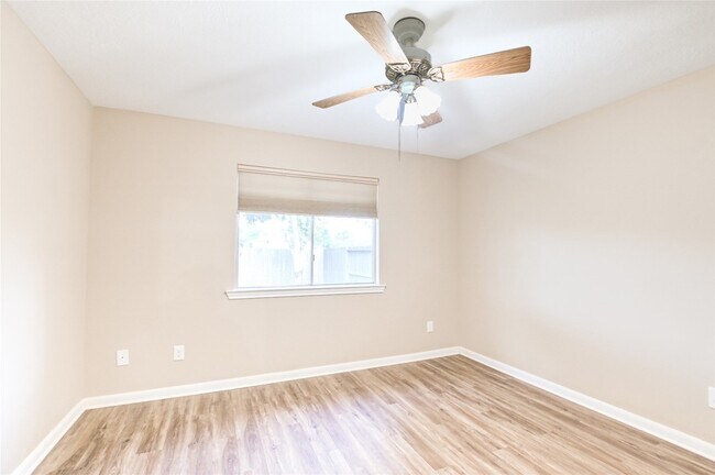 Building Photo - 203 Colony Creek Dr