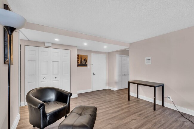 Building Photo - 2231 Crystal Dr