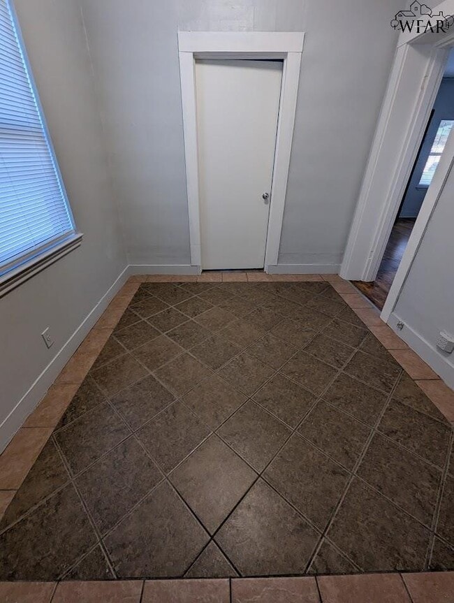 Building Photo - 2306 Garfield St