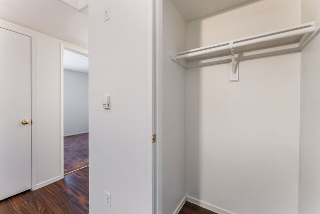 Building Photo - Gorgeous 3 Bedroom Seven Hills Condo For L...
