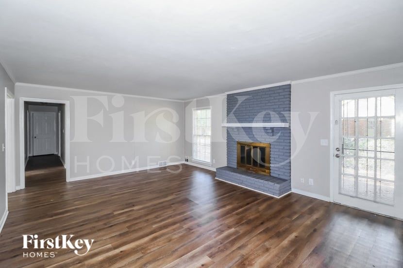 Building Photo - 5130 Kingswood Cir