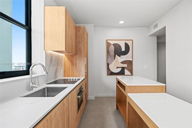 Building Photo - 11 NE 6th St