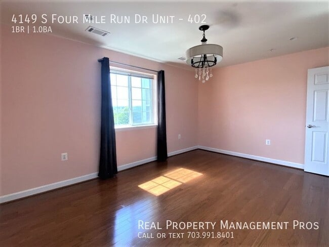 Building Photo - 4149 S Four Mile Run Dr