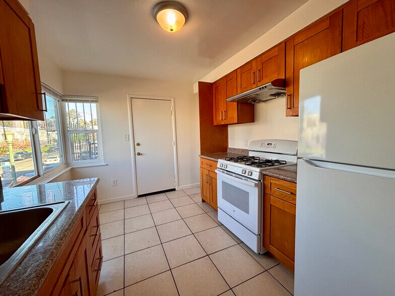 Building Photo - 8632 MacArthur Blvd