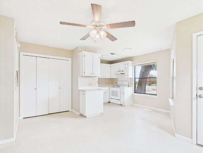 Building Photo - Charming 1-Bedroom Retreat on Friendship L...
