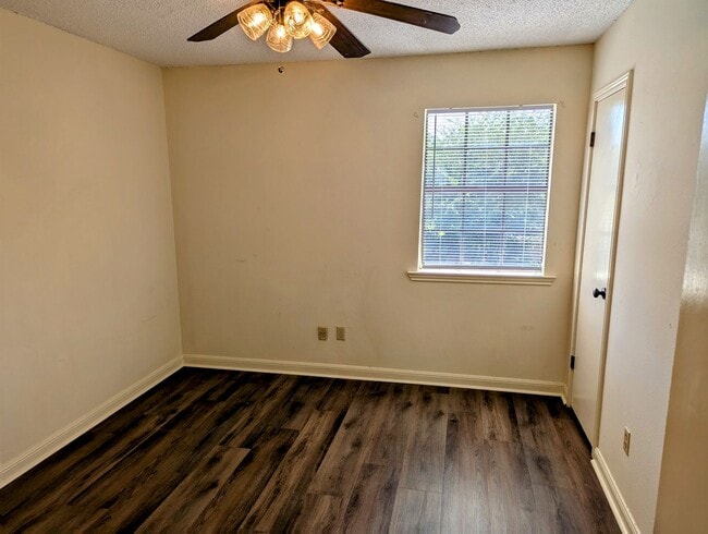 Building Photo - Updated Townhouse for rent in Lafayette!