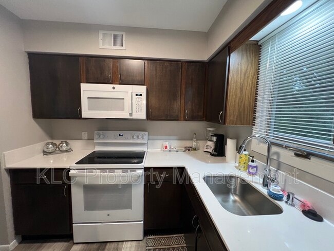 Building Photo - 3805 Maquoketa Dr