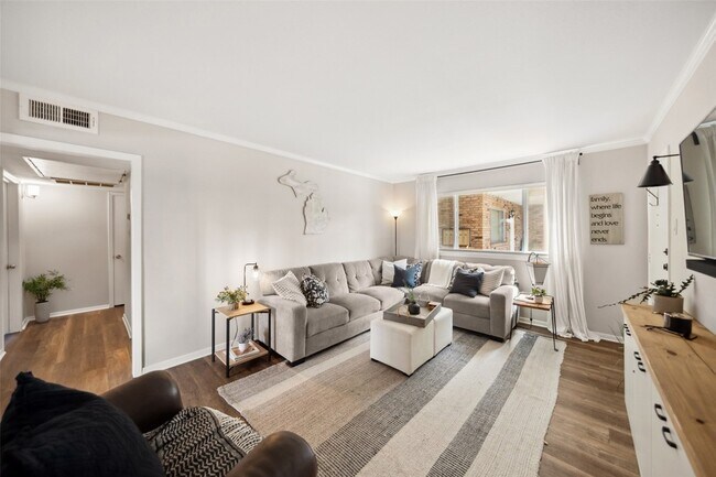 Building Photo - 4040 San Felipe St