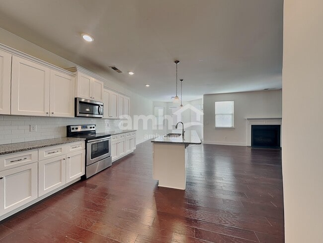 Building Photo - 1076 Adams Haven Bend