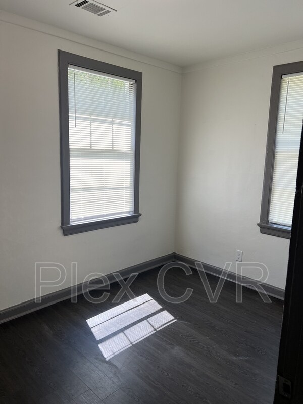 Building Photo - 3918 Maple Cir