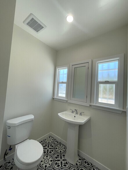 Building Photo - 1167 N Berendo St