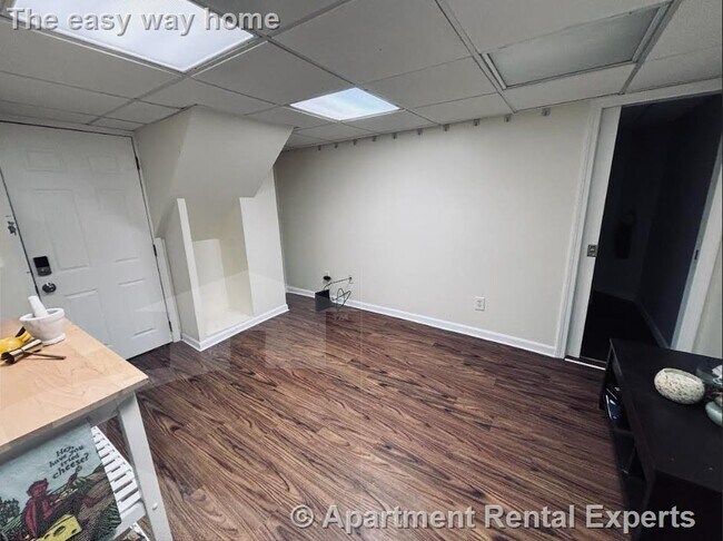 Building Photo - 10 Wallace St