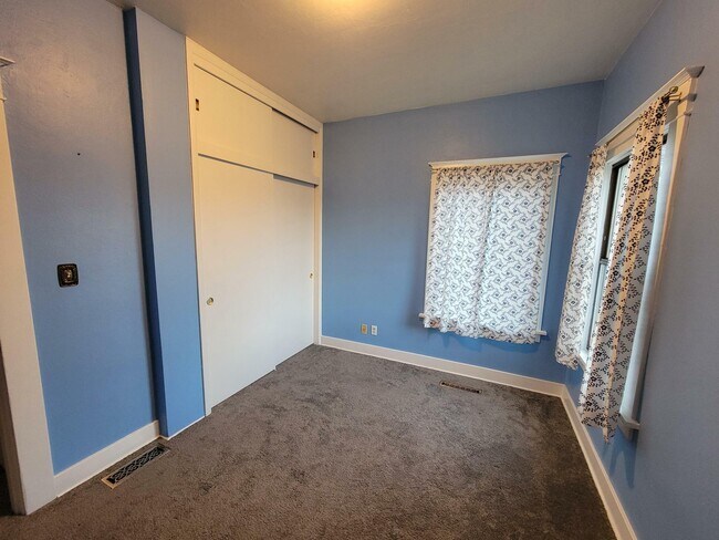 Building Photo - 3709 Hoyt Ave