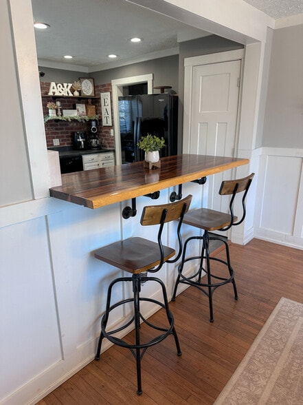 Building Photo - 222 S Vine St