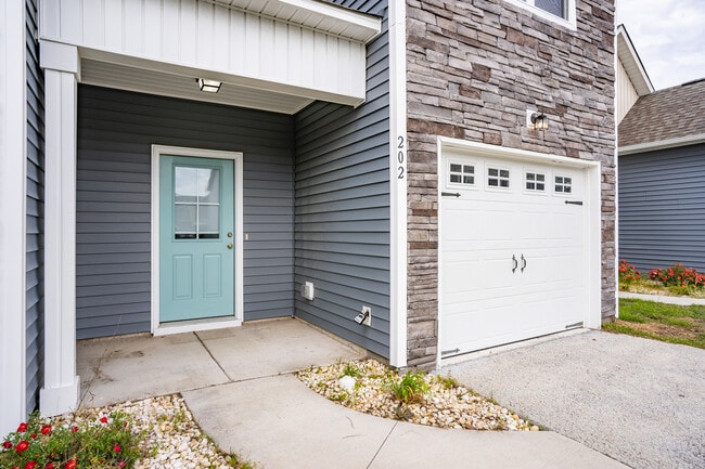 Building Photo - 202 N Stingray Ln