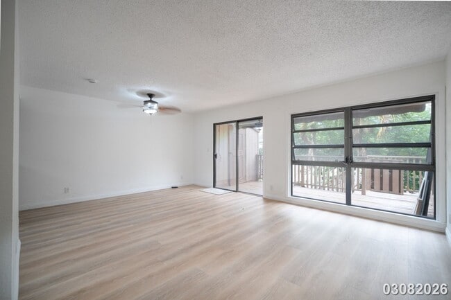 Building Photo - 3 bd, 1.5 ba townhome in Palehua Hale Community in Makakilo